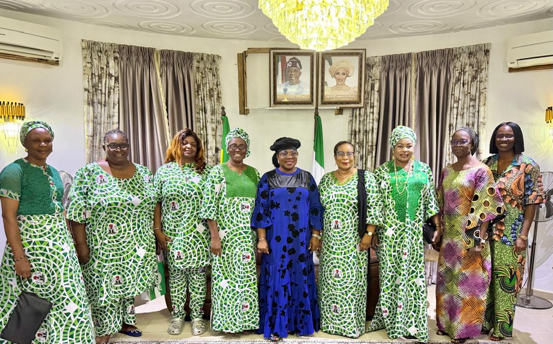 Ambassador Mopelola Adeola-Ibrahim hosting the NISS Course 19 delegation at her official residence in Cotonou.